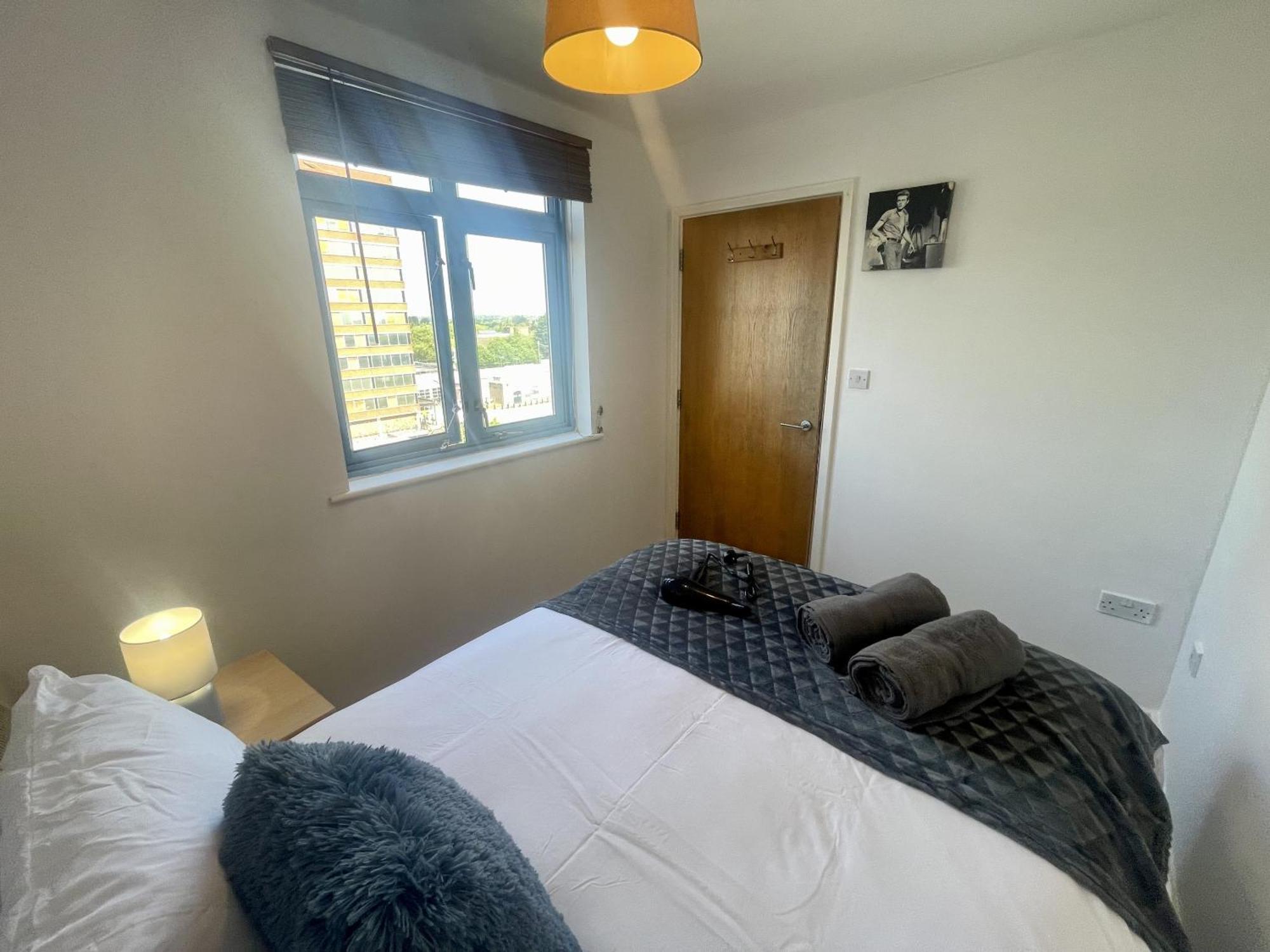 Hk Life Serviced Apartment , City Centre スウィンドン エクステリア 写真