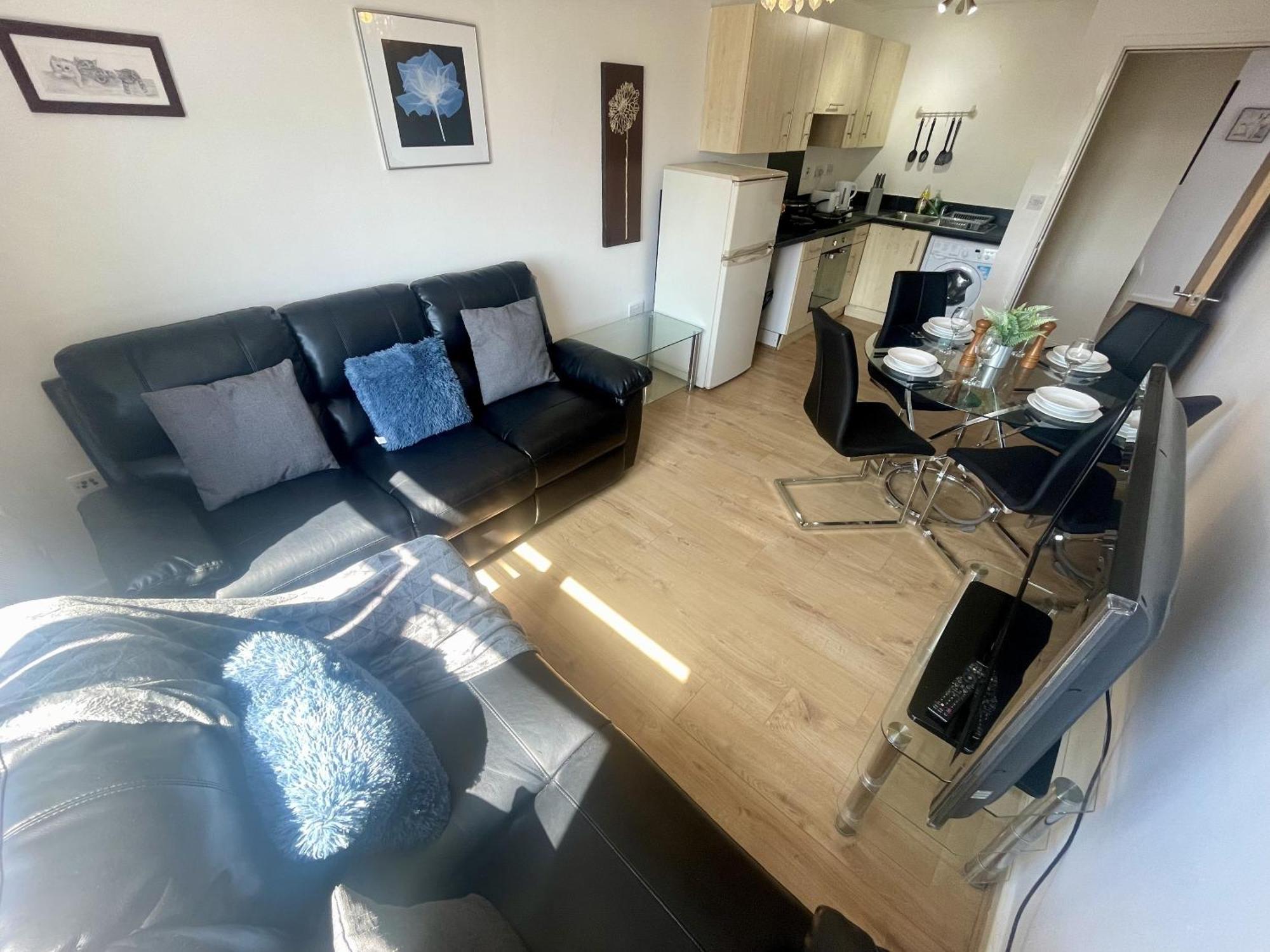 Hk Life Serviced Apartment , City Centre スウィンドン エクステリア 写真