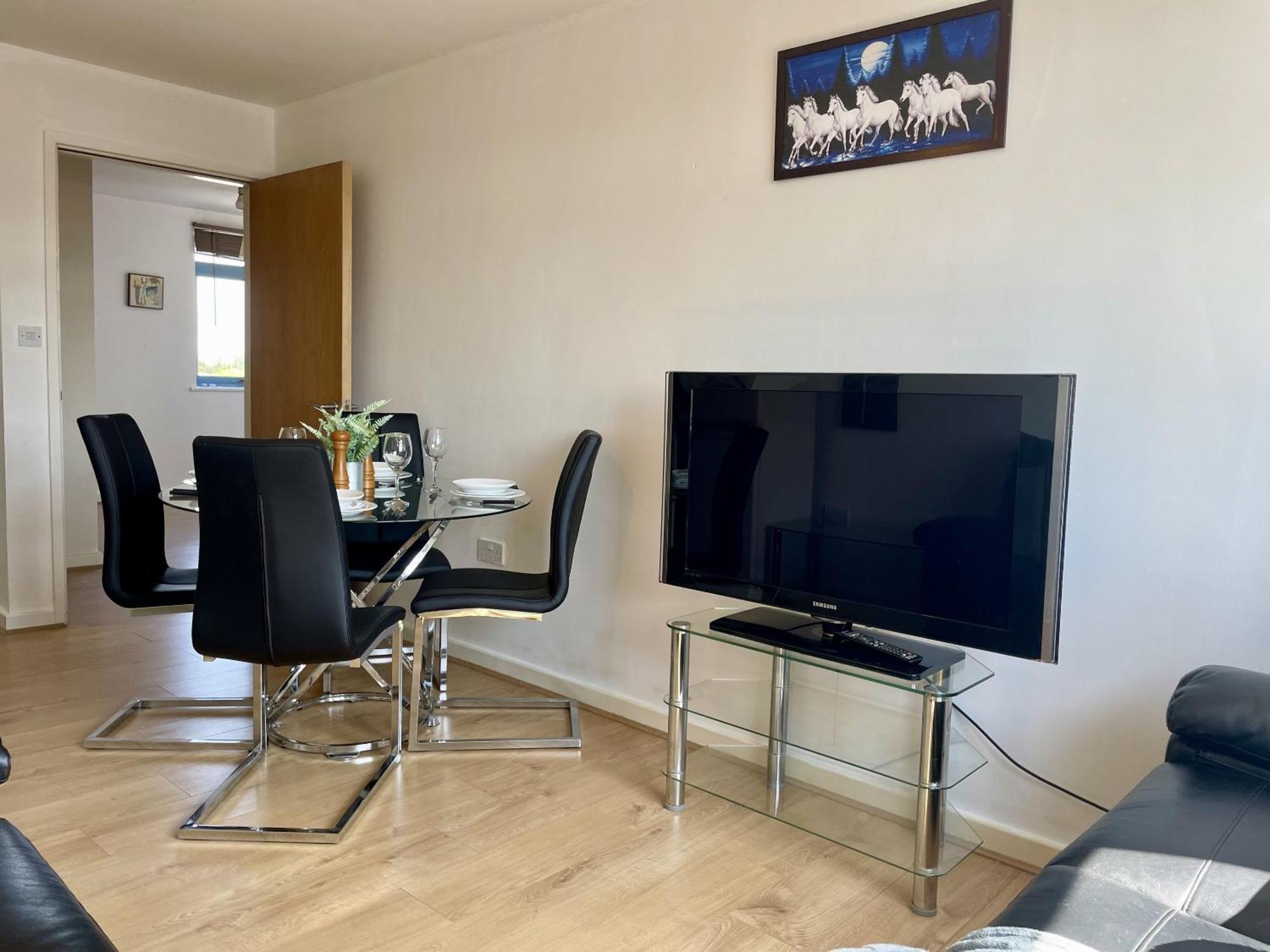 Hk Life Serviced Apartment , City Centre スウィンドン エクステリア 写真