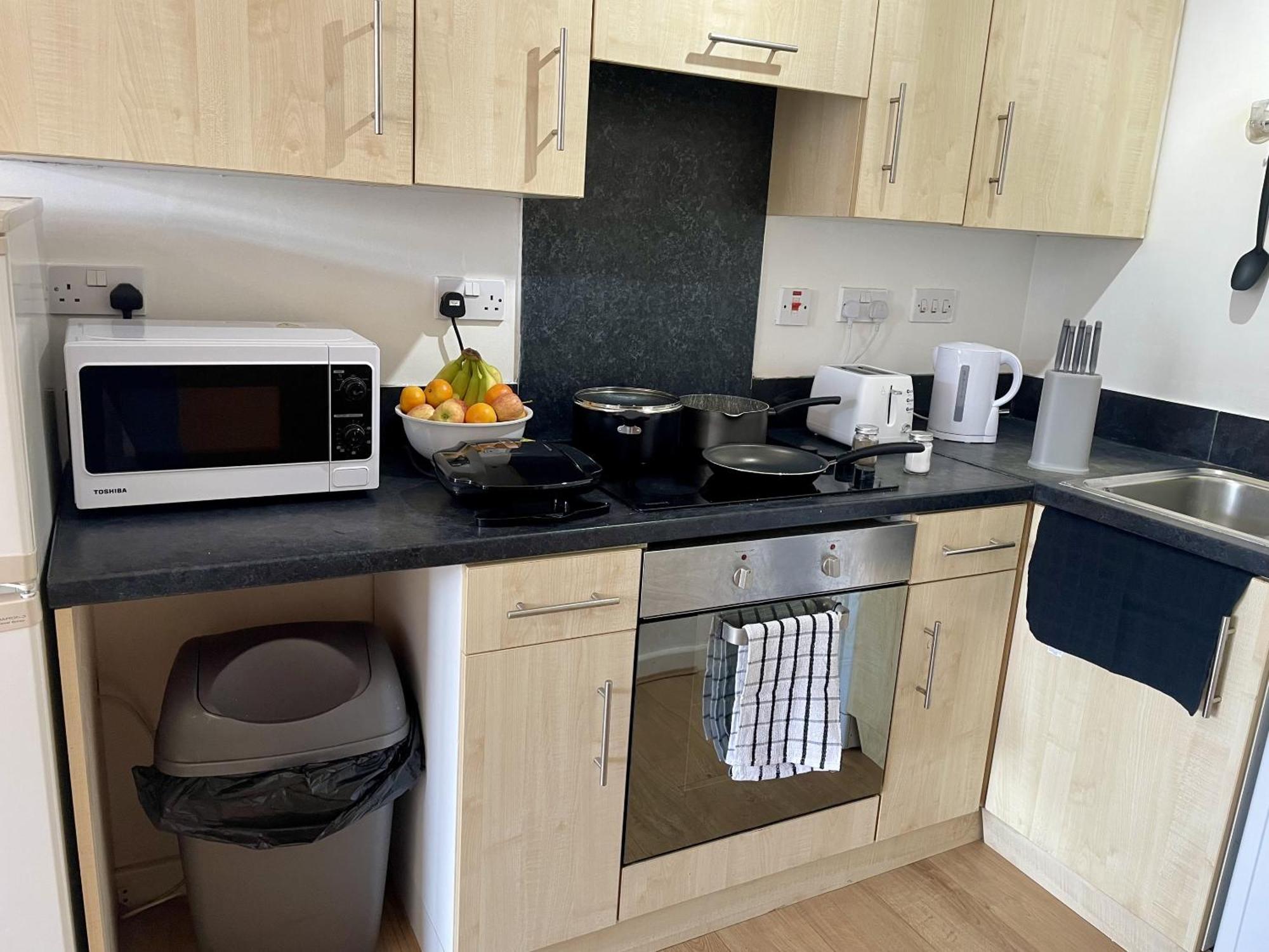 Hk Life Serviced Apartment , City Centre スウィンドン エクステリア 写真