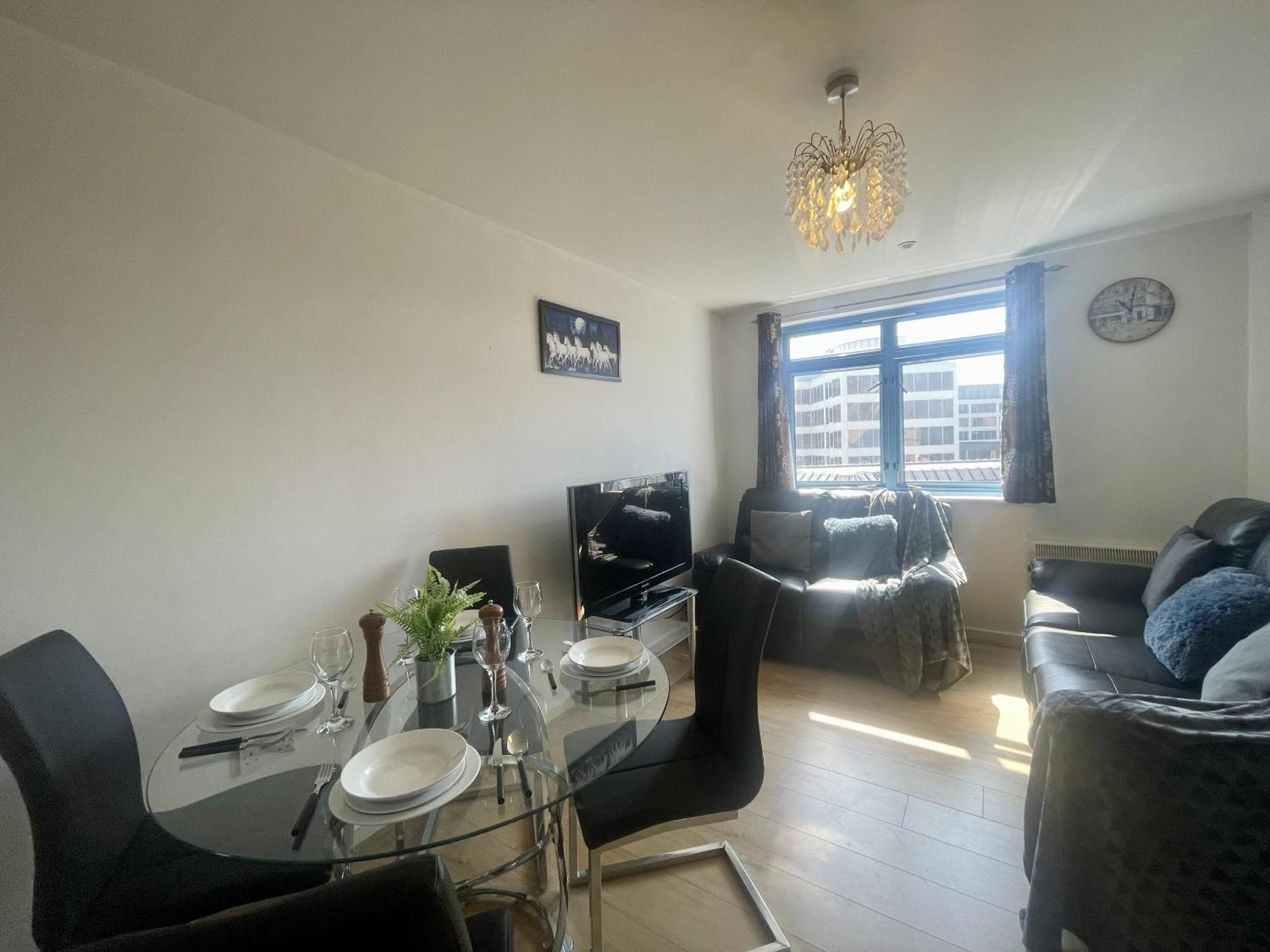 Hk Life Serviced Apartment , City Centre スウィンドン エクステリア 写真
