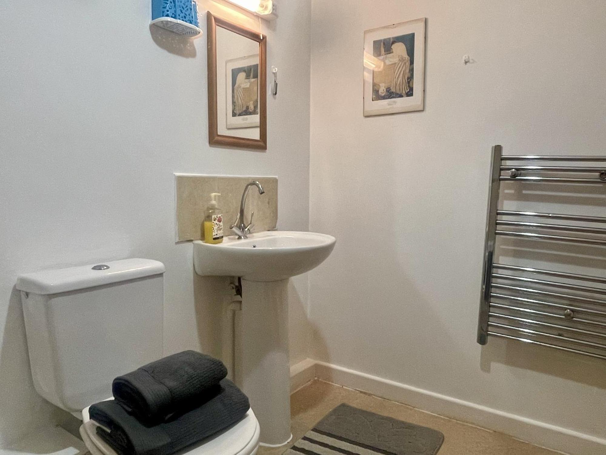 Hk Life Serviced Apartment , City Centre スウィンドン エクステリア 写真