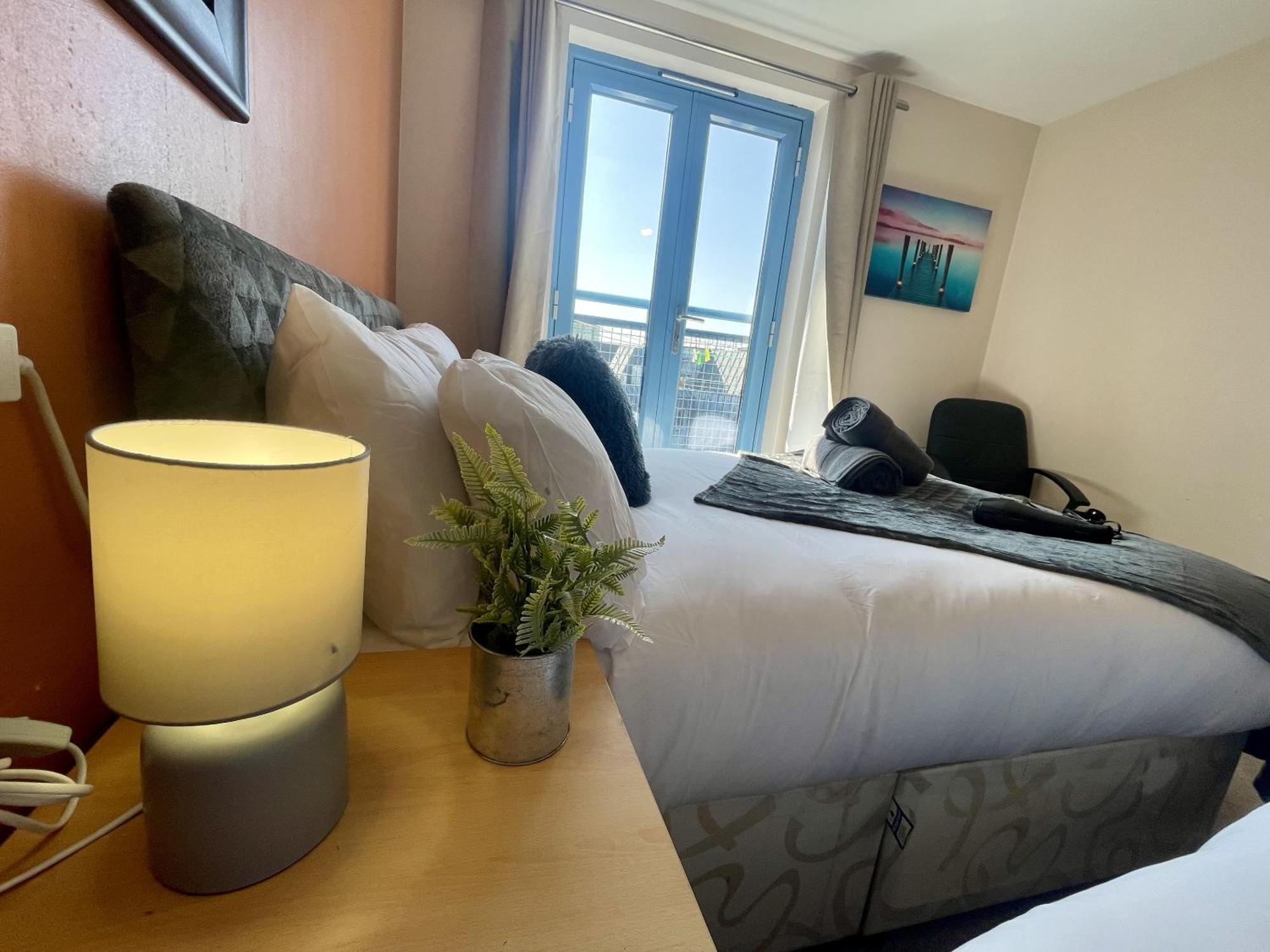 Hk Life Serviced Apartment , City Centre スウィンドン エクステリア 写真
