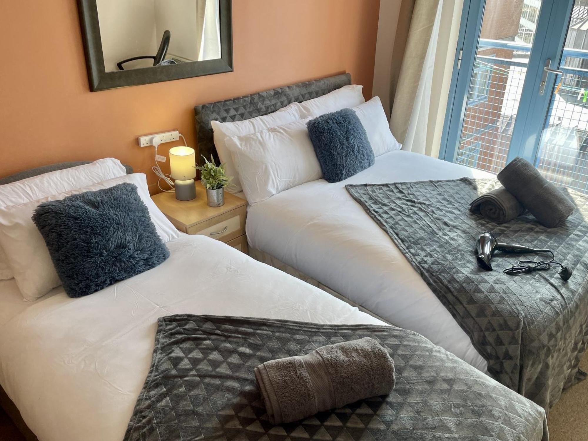 Hk Life Serviced Apartment , City Centre スウィンドン エクステリア 写真