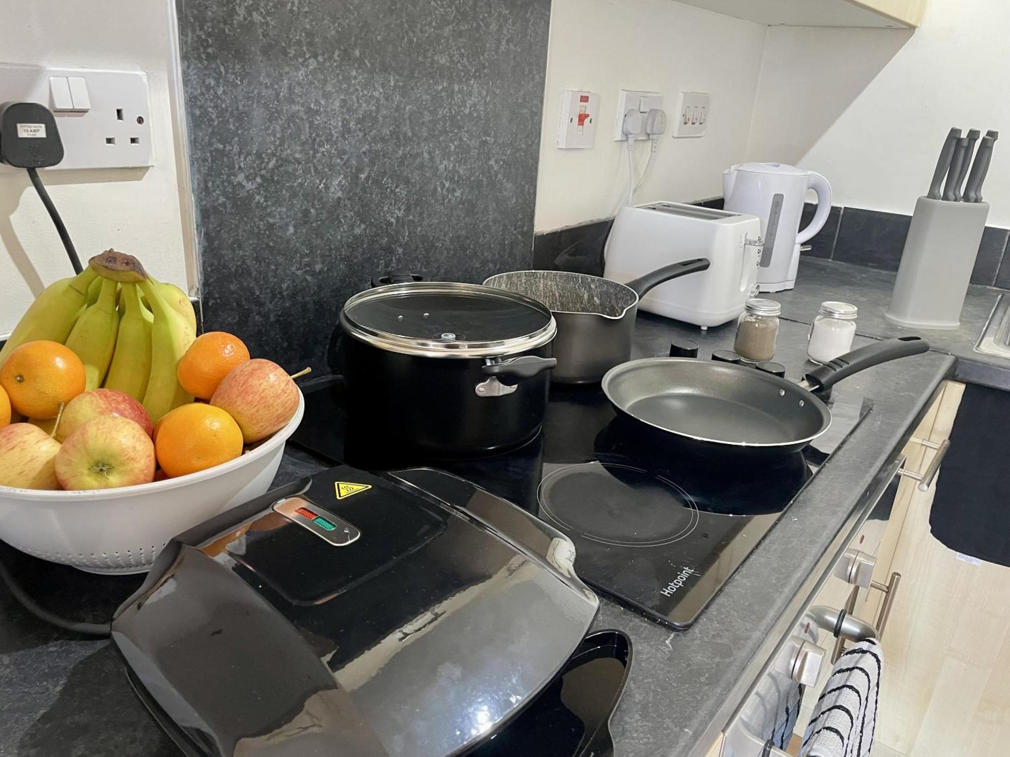 Hk Life Serviced Apartment , City Centre スウィンドン エクステリア 写真