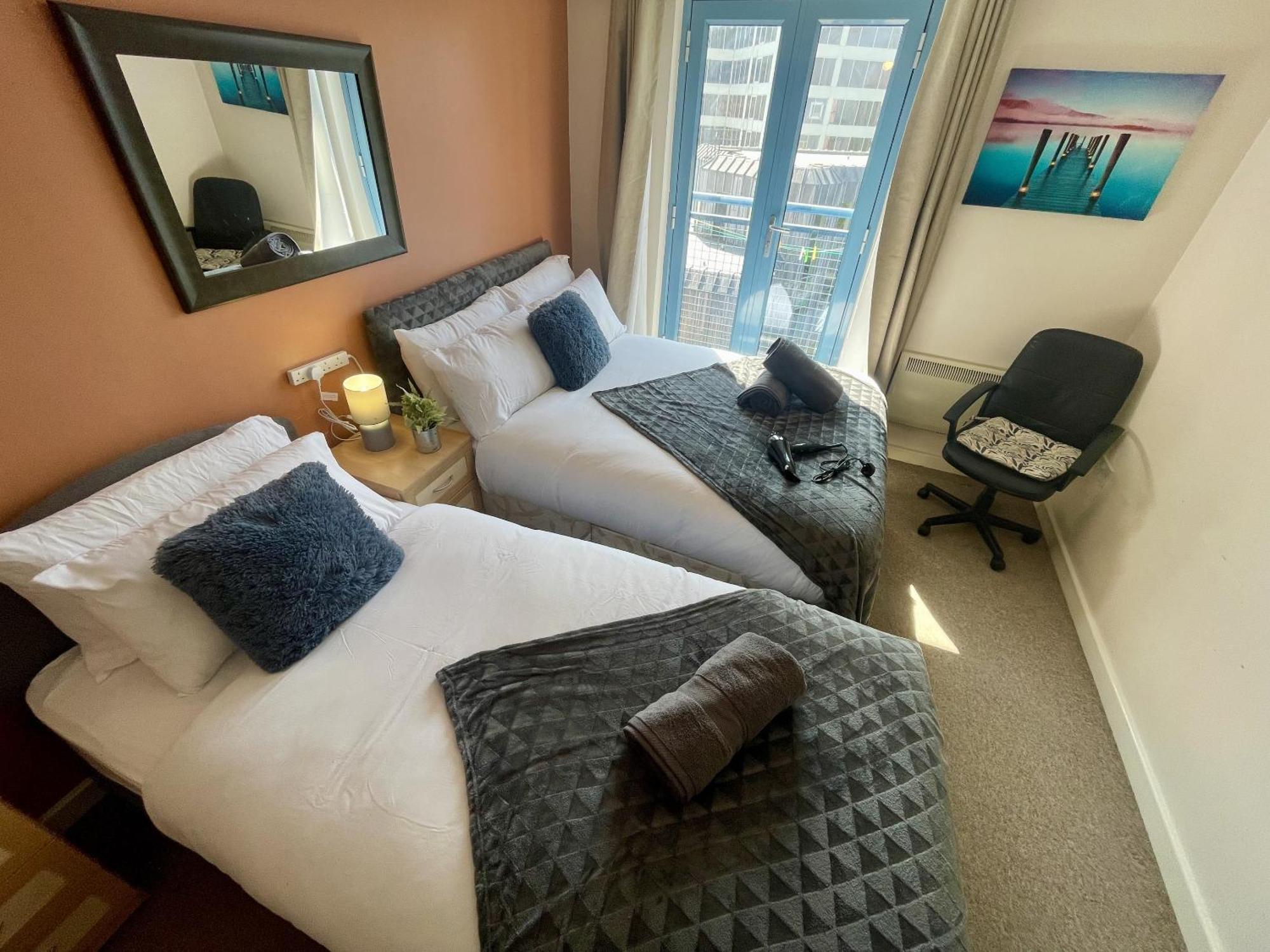 Hk Life Serviced Apartment , City Centre スウィンドン エクステリア 写真