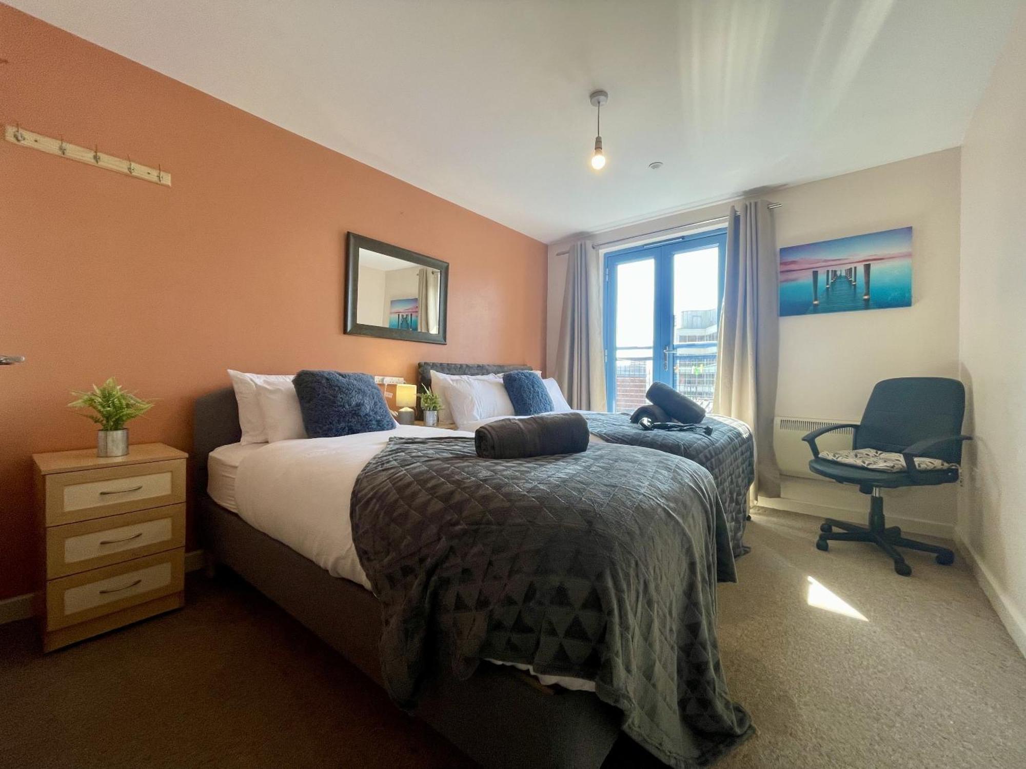 Hk Life Serviced Apartment , City Centre スウィンドン エクステリア 写真